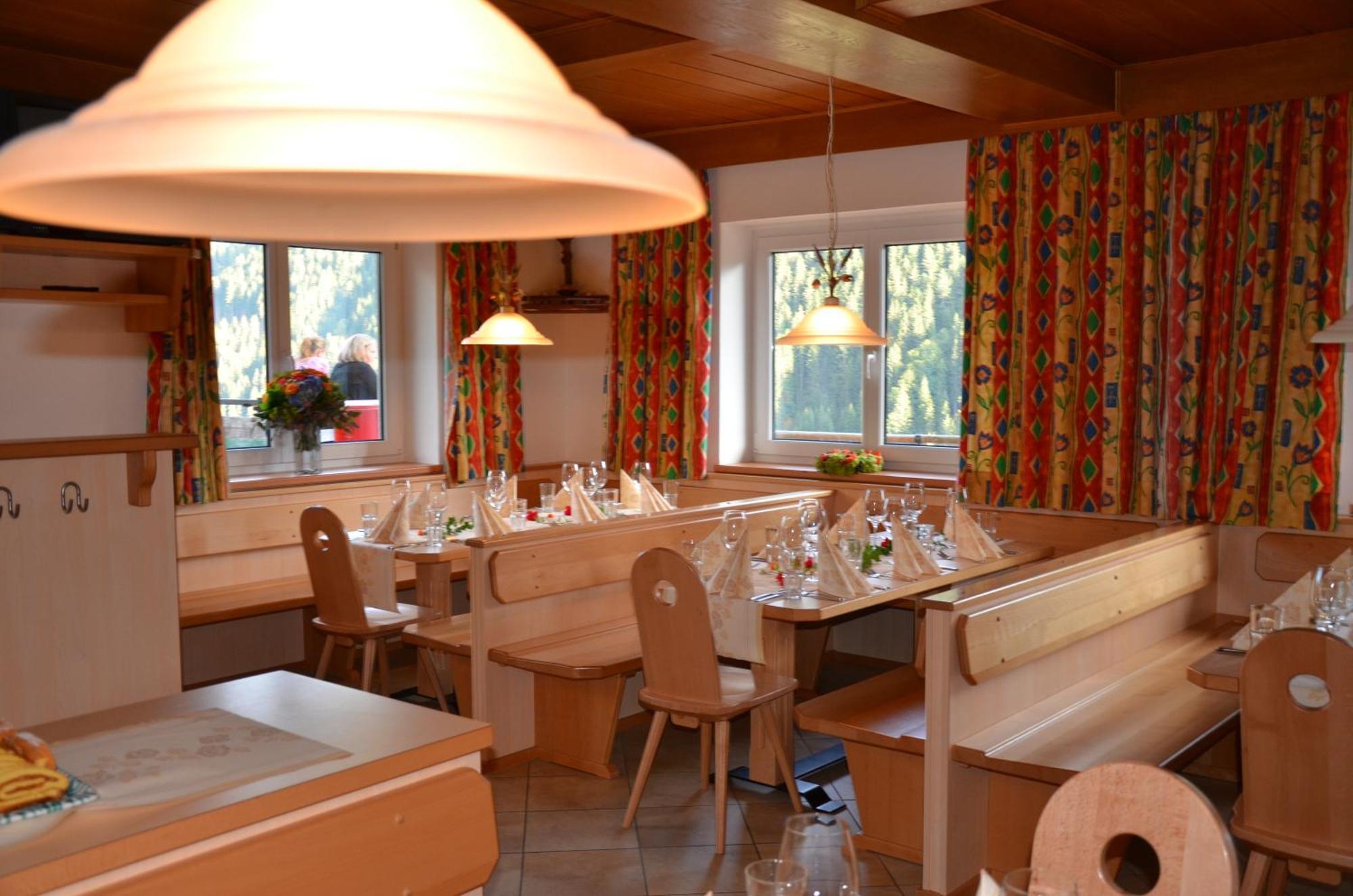 Ski In-Ski Out - Gaestehaeuser Saalbach-Hinterglemm - Wallegghof Christianhof Bagian luar foto