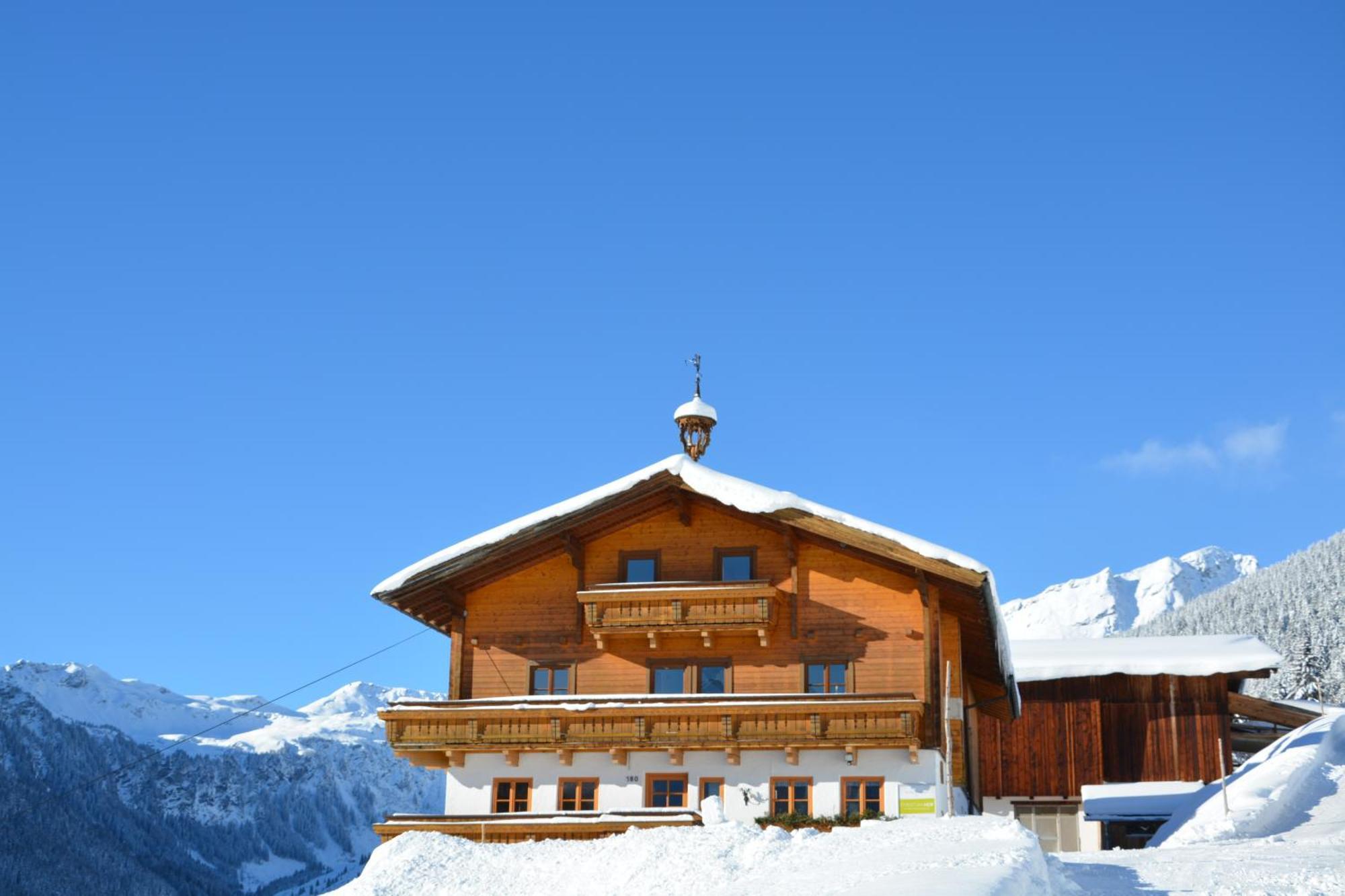 Ski In-Ski Out - Gaestehaeuser Saalbach-Hinterglemm - Wallegghof Christianhof Bagian luar foto