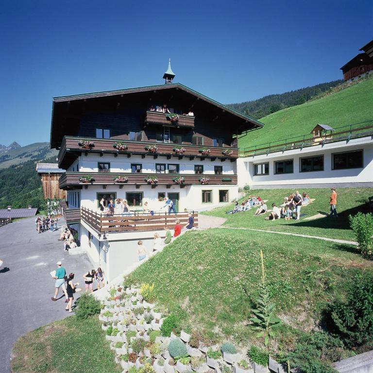 Ski In-Ski Out - Gaestehaeuser Saalbach-Hinterglemm - Wallegghof Christianhof Bagian luar foto