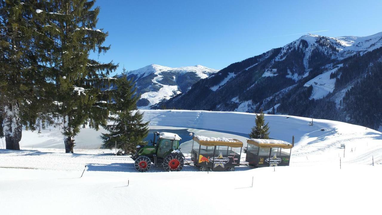 Ski In-Ski Out - Gaestehaeuser Saalbach-Hinterglemm - Wallegghof Christianhof Bagian luar foto